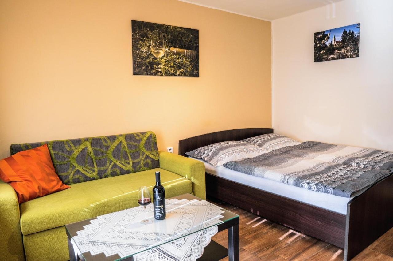 Ubytovani Ve Vinarstvi Medek | Medek House & Winery Uherské Hradiště Buitenkant foto